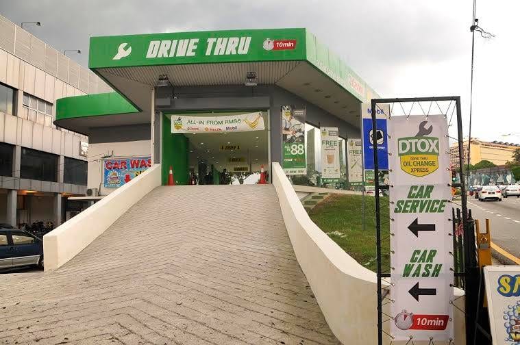 Drive-through entrance at a DTOX workshop